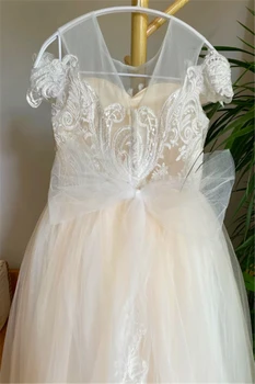פרח ילדה שמלות לבן עם שרוול קצר טול תחרה הדפסה על החתונה נפוח התינוק הטקס הראשון שמלת החלומות מתנה